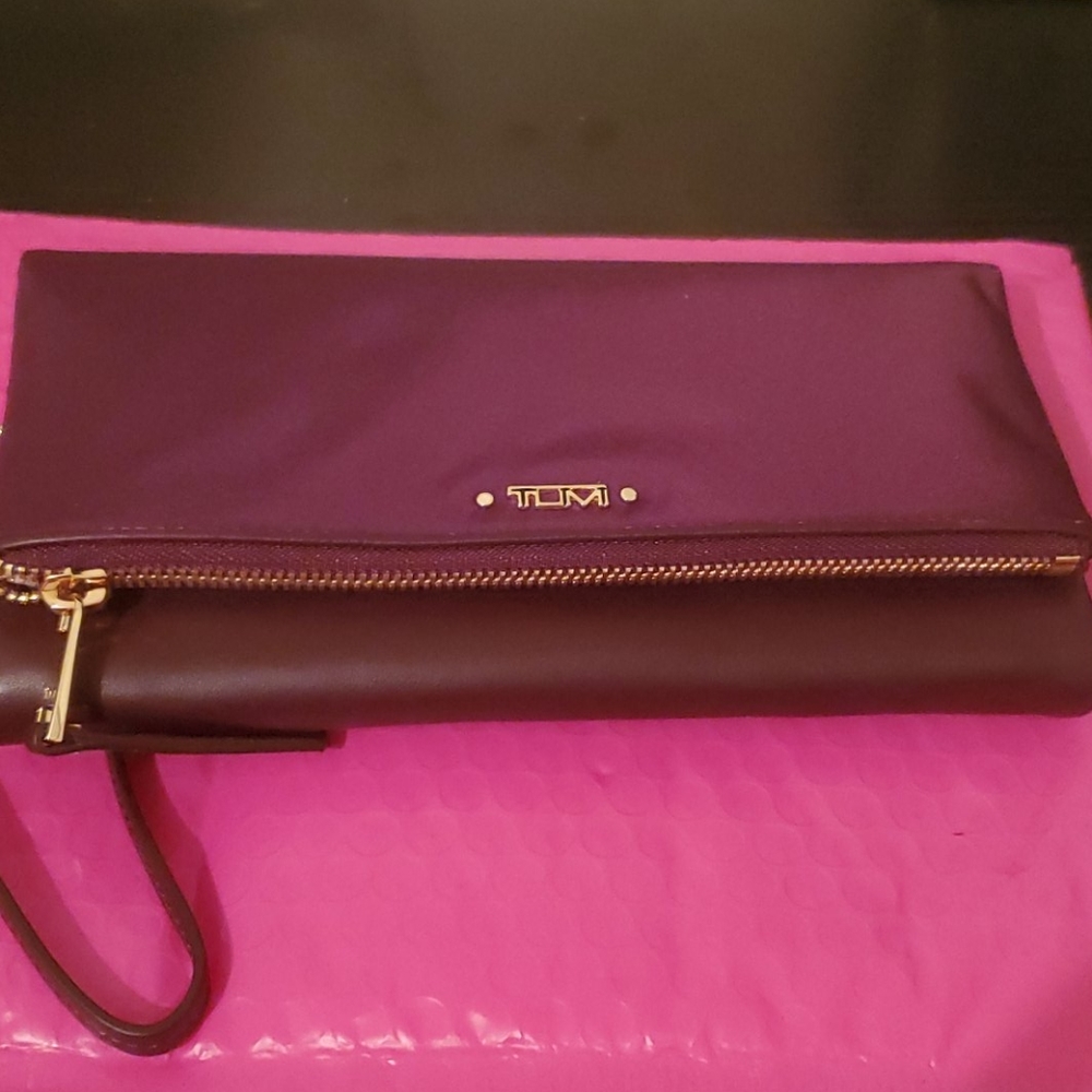 Tumi Voyager Travel Wallet